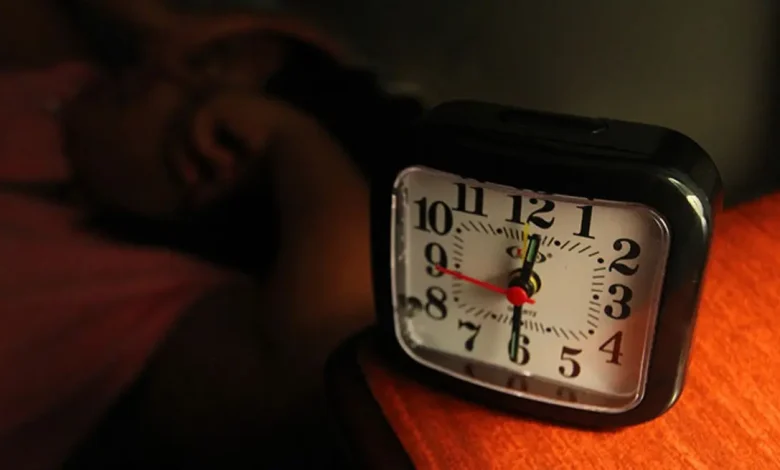 Sono ao Longo da Vida: Evoluções, Impactos e Hábitos para um Sono Reparador 1 O sono evolui ao longo da vida, impactando a saúde. Descubra como o sono muda da infância à velhice e os efeitos de cochilos frequentes. Aprenda a criar hábitos para um sono reparador e uma vida mais saudável.