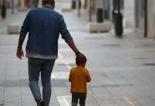 Dia dos Pais no Brasil: uma celebração da herança familiar. Histórias inspiradoras de pai e filho que transcendem gerações, como o sapateiro João Batista e o produtor rural Gilliard Mendes, mostrando a força da tradição e do aprendizado.