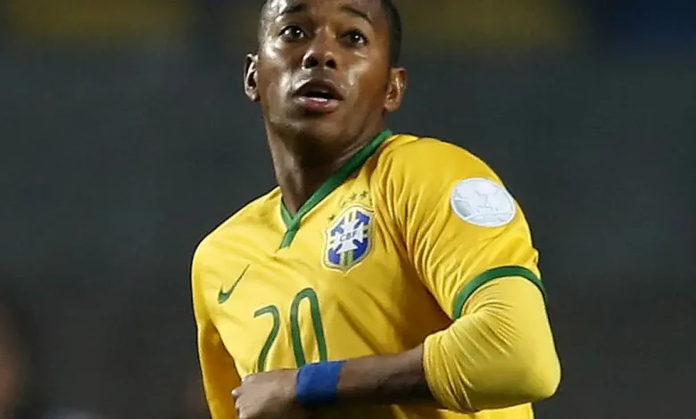 STJ Analisa Recurso de Robinho em Caso de Estupro 1 Corte Especial do STJ analisará recurso de Robinho para revisão da pena por estupro. Ex-jogador aguarda julgamento após sentença italiana de 9 anos de prisão.