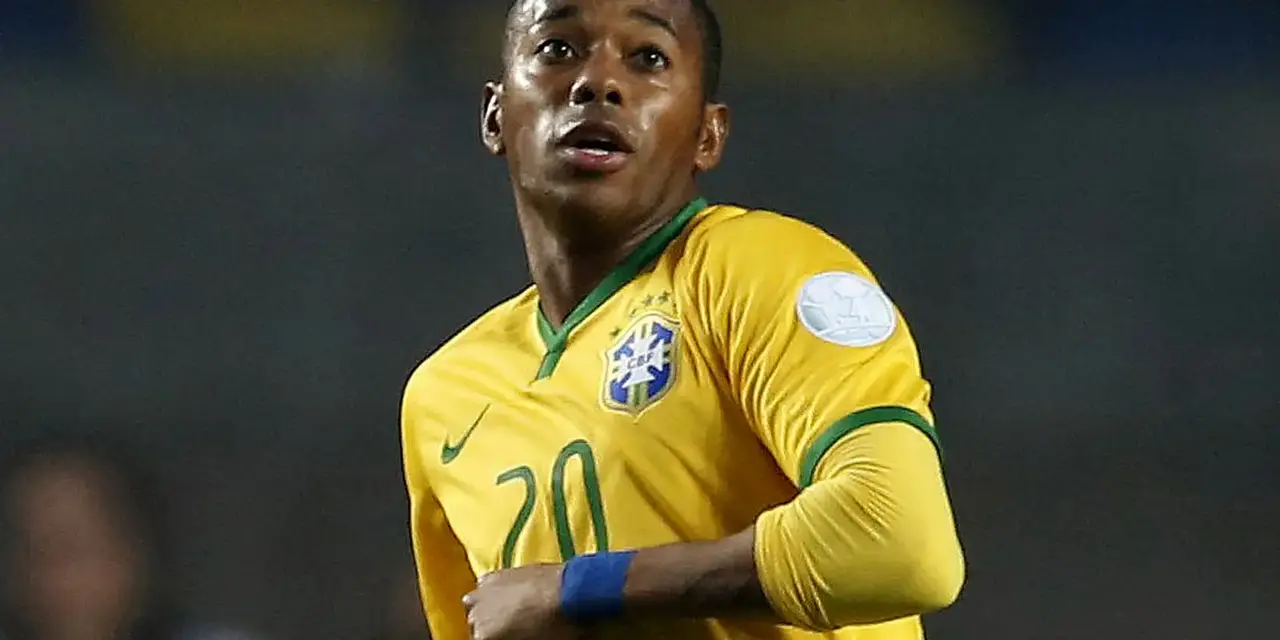 Corte Especial do STJ analisará recurso de Robinho para revisão da pena por estupro. Ex-jogador aguarda julgamento após sentença italiana de 9 anos de prisão.
