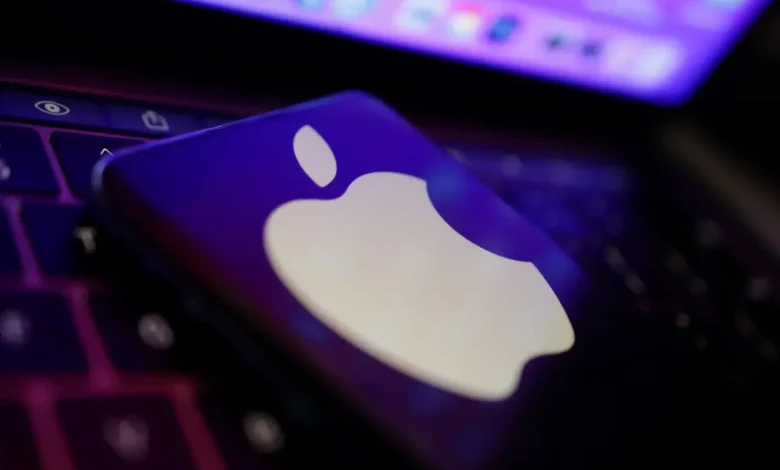 Apple e as Aquisições de IA: A Busca por Liderança na Era da Inteligência Artificial 1 Apple está pronta para aquisições de IA para impulsionar seus projetos e competir com Google e Microsoft. Tim Cook destaca a importância da IA para o futuro da tecnologia e a busca por liderança no mercado.