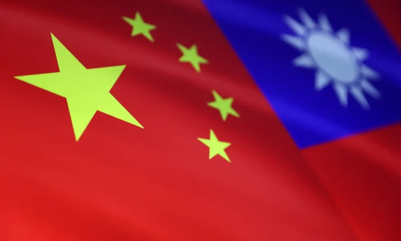 Taiwan afirma depender de si mesmo para segurança após comentários de Trump sobre China. A ilha reforça defesas em meio à tensão com Pequim, que reivindica o território.