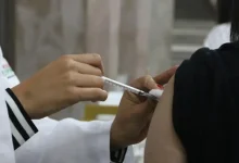 Vacinas de RNA mensageiro mostram grande potencial no tratamento de tumores. Estudos preliminares indicam a capacidade de estimular o sistema imunológico para combater diferentes tipos de câncer, abrindo caminho para novas terapias inovadoras na imunoterapia.