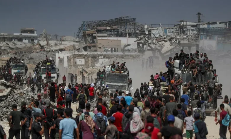 ONU Declara Crise de Fome em Gaza 1 ONU confirma crise de fome em Gaza, a primeira no Oriente Médio. Mais de 500 mil palestinos passam fome, com 25% da população em situação crítica. Desnutrição aguda grave afeta crianças e a falta de suprimentos médicos agrava a situação.