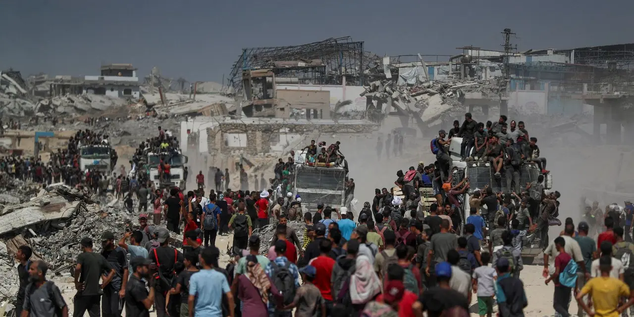 ONU confirma crise de fome em Gaza, a primeira no Oriente Médio. Mais de 500 mil palestinos passam fome, com 25% da população em situação crítica. Desnutrição aguda grave afeta crianças e a falta de suprimentos médicos agrava a situação.