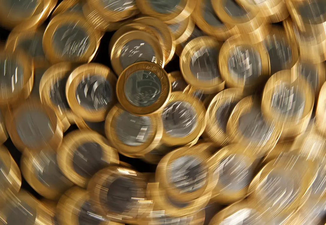 Governo federal registra déficit primário de R$ 59,124 bilhões em julho de 2025, excluindo juros da dívida. Dados do Tesouro Nacional mostram a diferença entre receitas e despesas correntes.