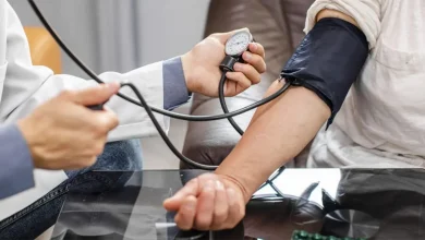 Exercícios isométricos: uma alternativa eficaz e acessível para controlar a pressão arterial. Aprenda como a prática da isometria pode ajudar na luta contra a hipertensão.