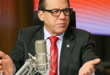 BNDES estudo aponta potencial de 320 mil desempregados caso EUA mantenha tarifas em produtos brasileiros. Ministro do Trabalho, Luiz Marinho, avalia impacto como não desastre total, destacando estratégias do Plano Brasil Soberano para mitigar perdas.