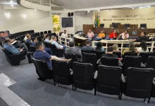 Comissão de Saúde de Paraguaçu Paulista debate soluções para moradores de rua. Reunião com representantes diversos abordou a complexidade do problema e a necessidade de ações eficazes.