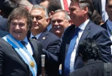 Argentina acompanha a situação do ex-presidente Bolsonaro, mas ainda não houve declaração oficial do presidente Milei. Adorni, porta-voz da Casa Rosada, afirmou que a Argentina observa a situação e não interfere em assuntos internos de outros países.