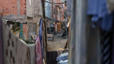 Defesa Civil alerta para risco de incêndios em SP durante o frio. Velas, instalações elétricas inadequadas e aquecedores improvisados aumentam o perigo. Siga as orientações preventivas para garantir a segurança.