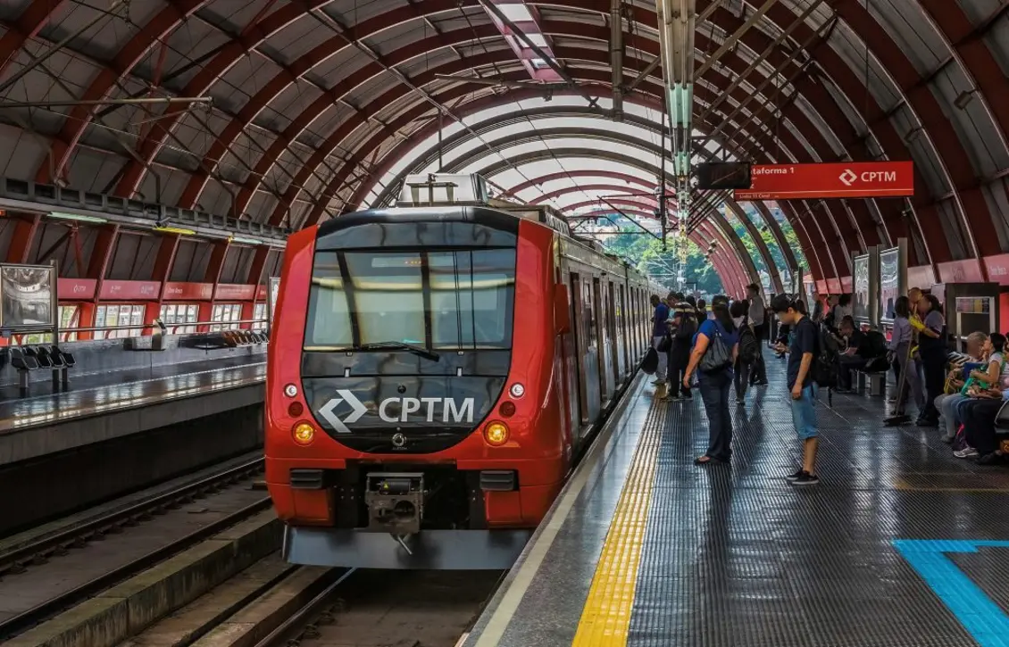 Atenção usuários das linhas 11-Coral e 12-Safira da CPTM! Este fim de semana haverá alterações na circulação do Serviço 710. Confira as mudanças nas plataformas e detalhes no post oficial da Agência SP.