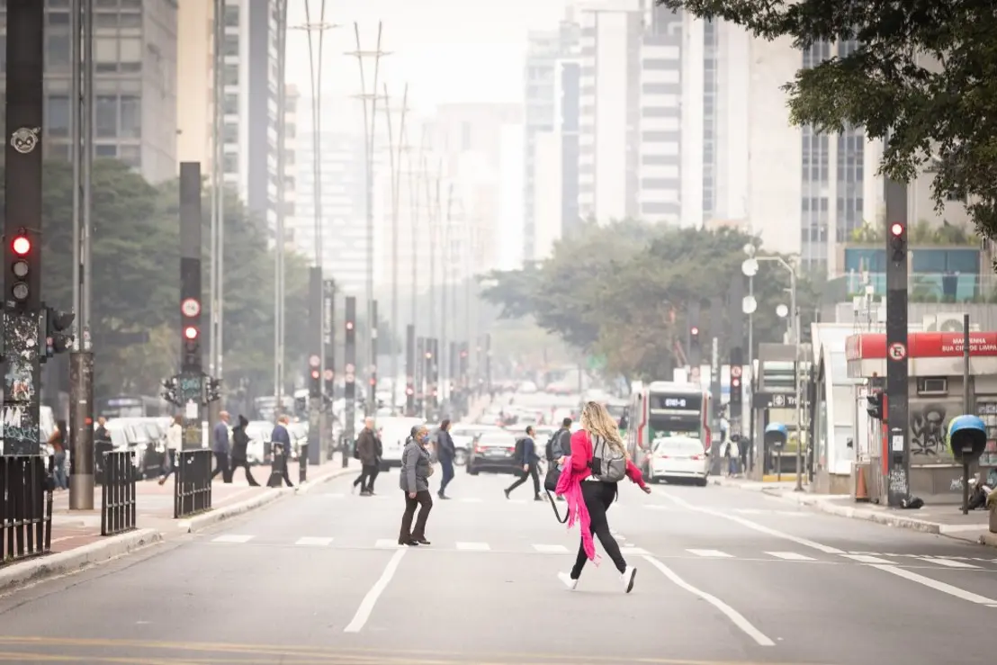 Alerta de emergência por seca crítica em São Paulo. Umidade relativa do ar pode chegar a 11% em algumas regiões, representando grande risco para a população.