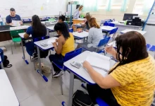 Escolas públicas de SP têm até 12 de agosto para se inscreverem na Olimpíada Nacional de Ciências (ONC) 2025. O tema "Oceanos" busca despertar o interesse dos estudantes pela ciência. 60 mil alunos já confirmaram participação!