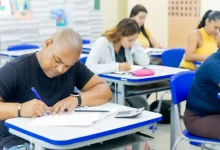 Escolas em São Paulo e Campinas oferecem vagas para Ensino Médio com presença flexível. Modelo pedagógico inovador prioriza o atendimento individualizado e permite conciliar estudos com outras atividades. Acesse a Agência SP para mais informações!