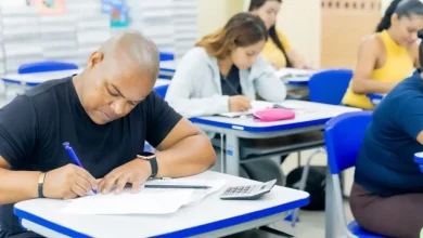 Escolas em São Paulo e Campinas oferecem vagas para Ensino Médio com presença flexível. Modelo pedagógico inovador prioriza o atendimento individualizado e permite conciliar estudos com outras atividades. Acesse a Agência SP para mais informações!