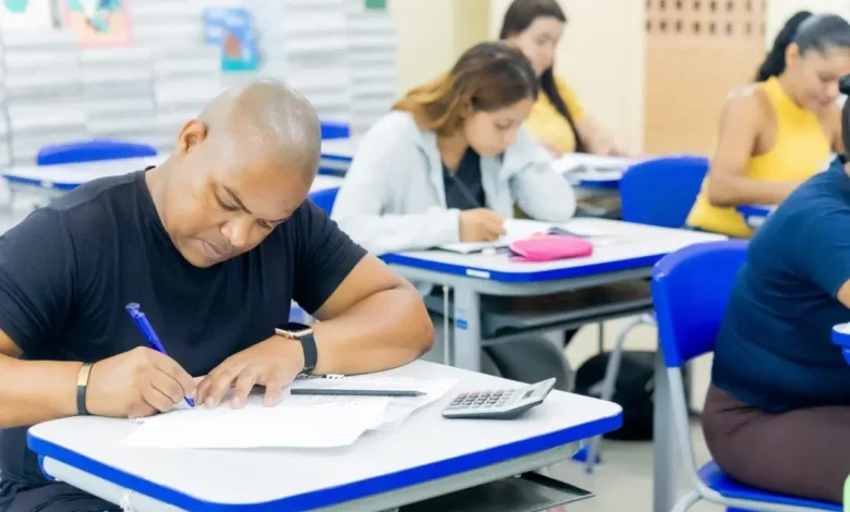 Ensino Médio com Presença Flexível em São Paulo e Campinas 1 Escolas em São Paulo e Campinas oferecem vagas para Ensino Médio com presença flexível. Modelo pedagógico inovador prioriza o atendimento individualizado e permite conciliar estudos com outras atividades. Acesse a Agência SP para mais informações!