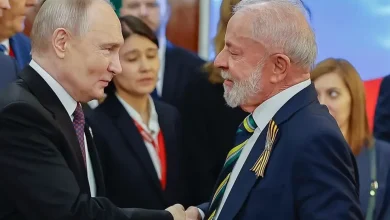 Presidente Putin e Lula conversam sobre guerra na Ucrânia e fortalecimento do BRICS. Discutida também a expansão da parceria bilateral e cooperação em áreas estratégicas.
