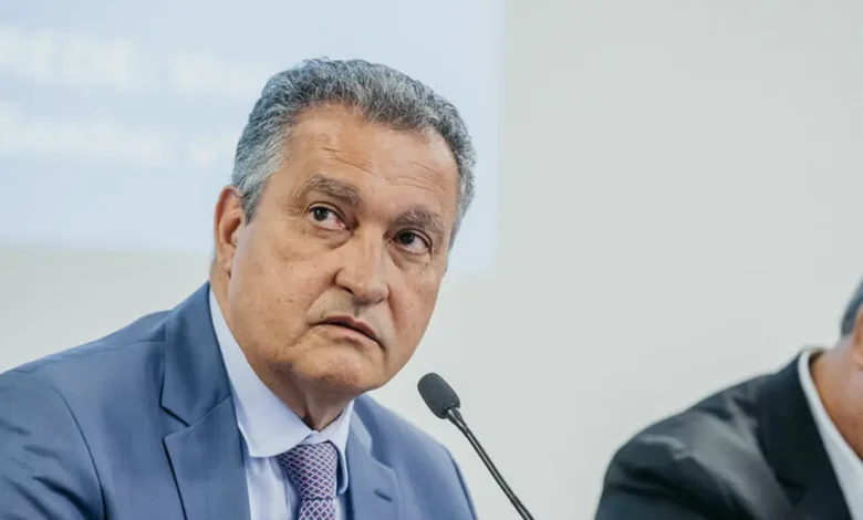 Procuradoria-Geral da República aponta indícios de irregularidades na compra de respiradores durante governo de Rui Costa na Bahia. Investigação envolve prejuízo de R$ 48 milhões e suspeitas de comissão. Caso aguarda análise no STJ.