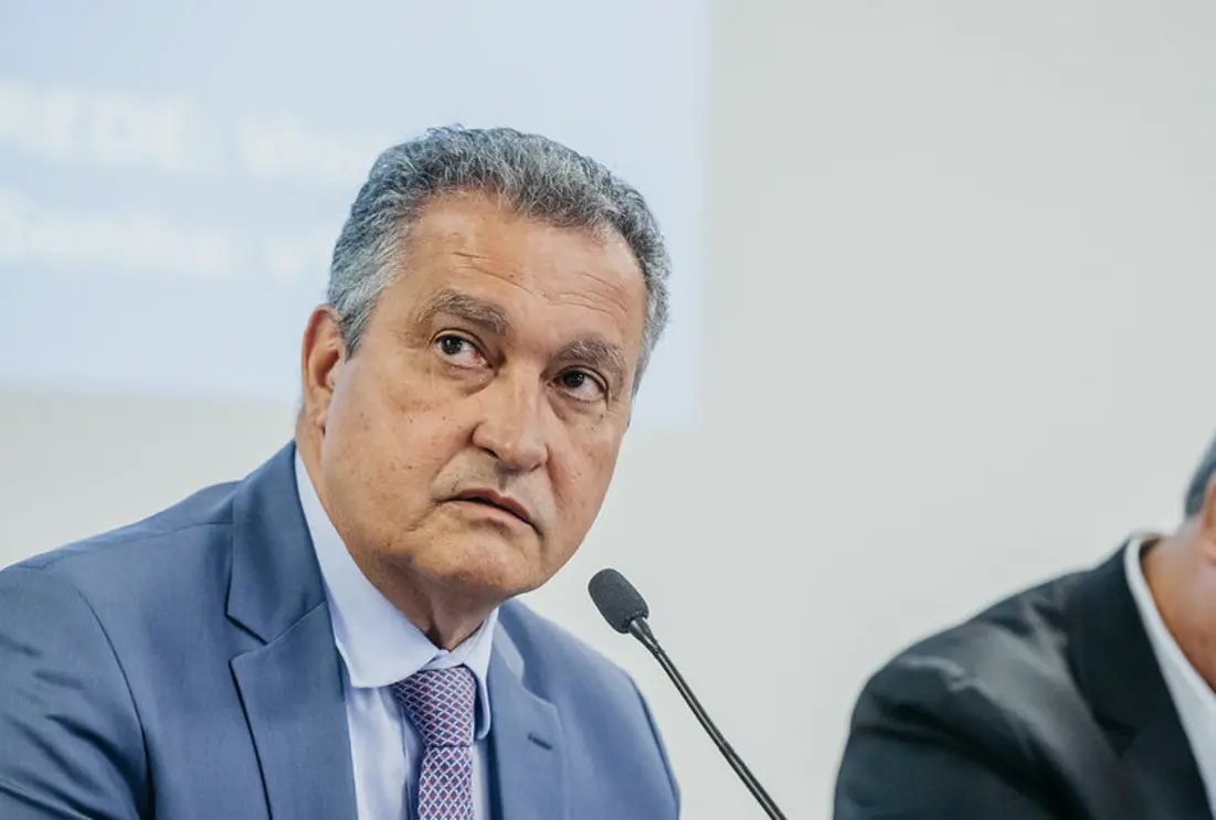 Procuradoria-Geral da República aponta indícios de irregularidades na compra de respiradores durante governo de Rui Costa na Bahia. Investigação envolve prejuízo de R$ 48 milhões e suspeitas de comissão. Caso aguarda análise no STJ.