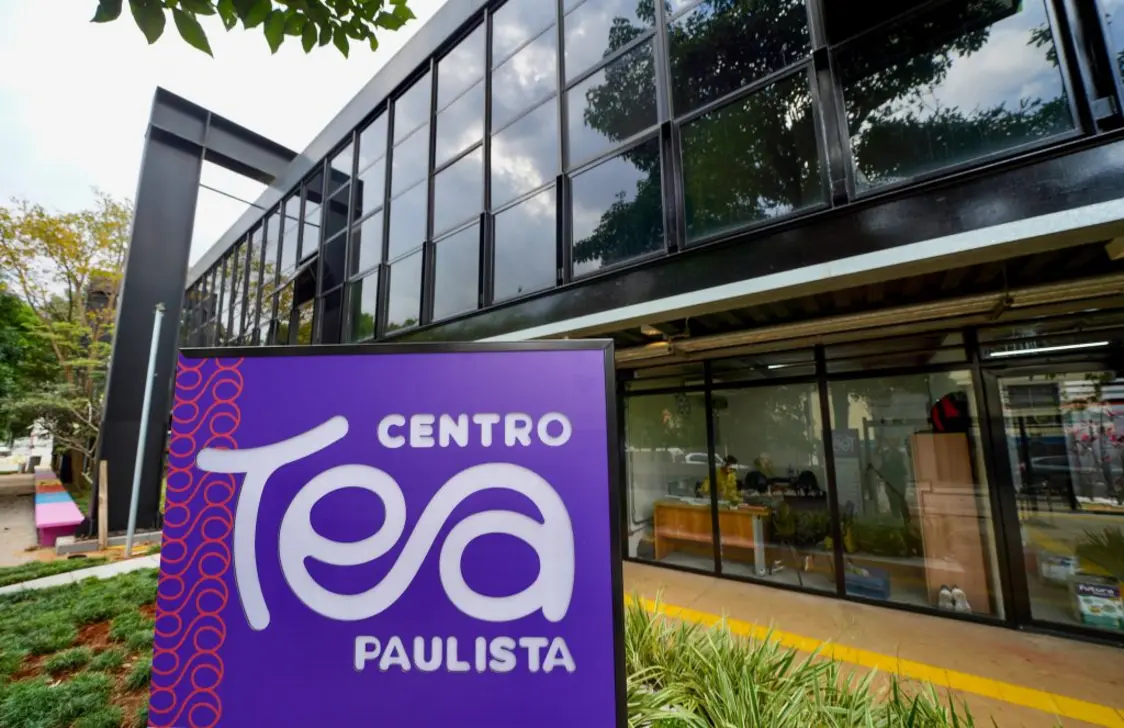 Governo de São Paulo lança campeonato de futsal inédito para jovens com TEA. A iniciativa do Centro TEA Paulista busca promover a inclusão e o desenvolvimento esportivo em um ambiente acolhedor.