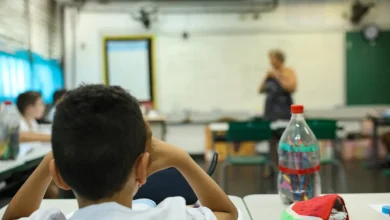 Nova pesquisa com 2 mil brasileiros revela que mudar o turno de estudo não é a solução ideal para alunos com TDAH. O rendimento melhora apenas em alunos sem o transtorno.