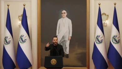 Nayib Bukele responde a críticas sobre reeleição presidencial ilimitada em El Salvador, argumentando que a medida é permitida em países desenvolvidos e que a crítica se baseia em um duplo padrão.