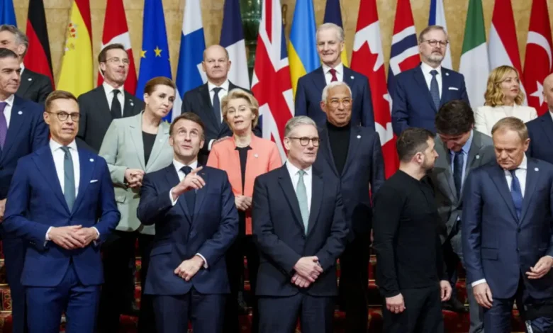 Coalizão de Voluntários que Apoiam a Ucrânia Debate Resultados do Encontro Trump-Putin 1 Líderes da Coalizão de Voluntários que apoiam a Ucrânia se reuniram para alinhar posições antes de visitar Washington, onde discutirão os resultados do encontro entre Trump e Putin. A reunião abordou temas como fim das hostilidades, sanções à Rússia e soberania ucraniana.