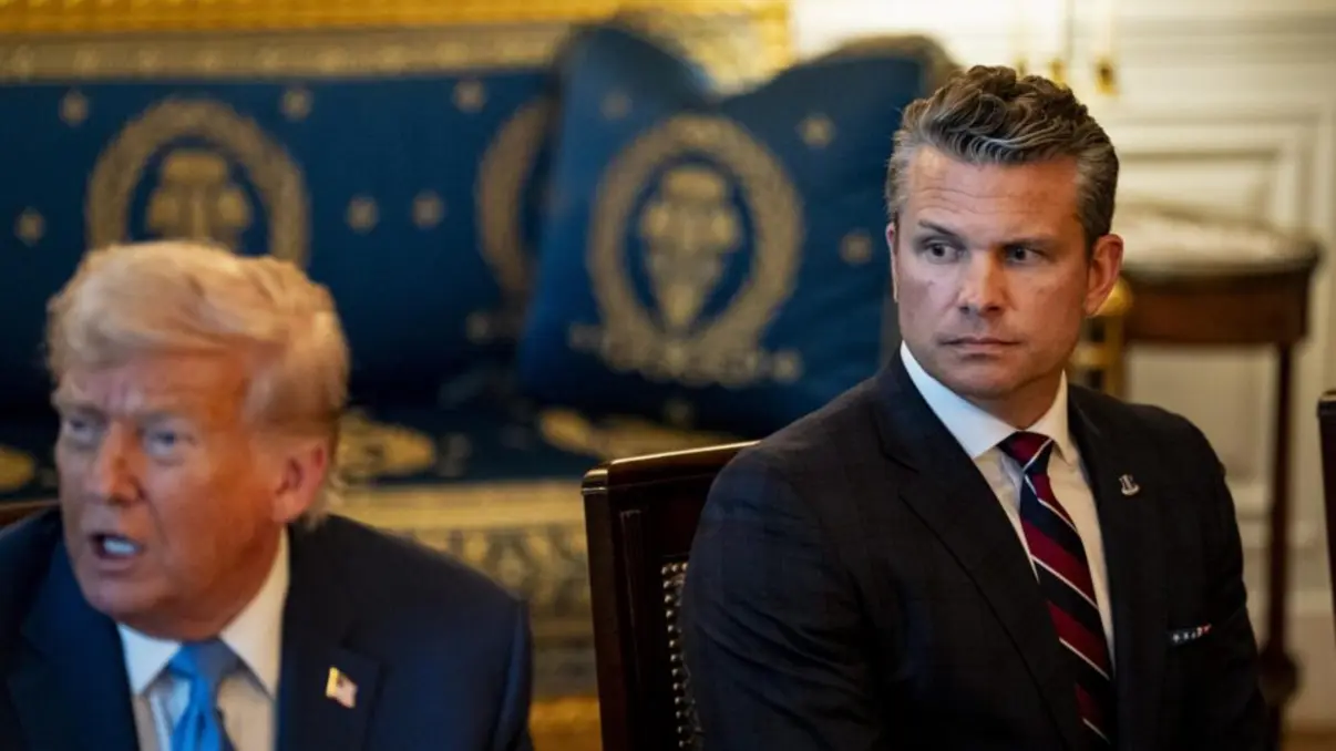 Trump assina decreto secreto autorizando Exército a combater cartéis fora dos EUA. O New York Times revela a ordem que permite operações militares contra grupos designados como terroristas.