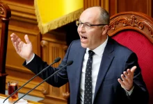 Ex-presidente do Parlamento ucraniano Andriy Parubiy foi vítima de um ataque a tiros em Lviv. A comunidade internacional condena o crime e expressa solidariedade à Ucrânia.