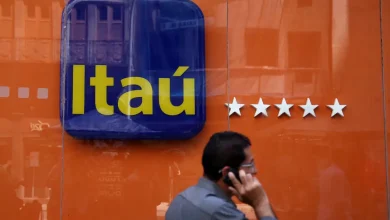 Itaú Unibanco registra resultados trimestrais robustos, consolidando sua posição de solidez. Analistas elogiaram a performance do banco com lucros expressivos e indicadores financeiros positivos, reiterando recomendação de compra.
