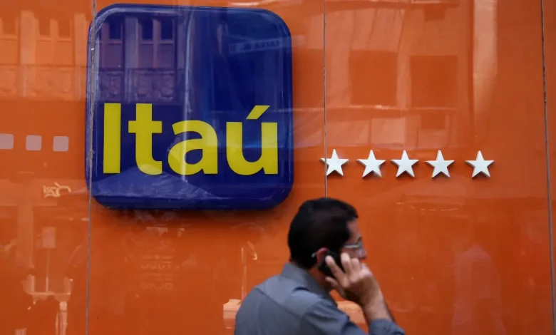 Itaú Unibanco: Resultados Trimestral Robustos Reforçam Posição de Solidez 1 Itaú Unibanco registra resultados trimestrais robustos, consolidando sua posição de solidez. Analistas elogiaram a performance do banco com lucros expressivos e indicadores financeiros positivos, reiterando recomendação de compra.
