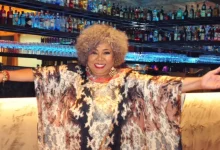 Alcione questiona cultura brasileira em entrevista sobre Donald Trump e macumba. Polêmica nas redes sociais após cantora comparar crenças.