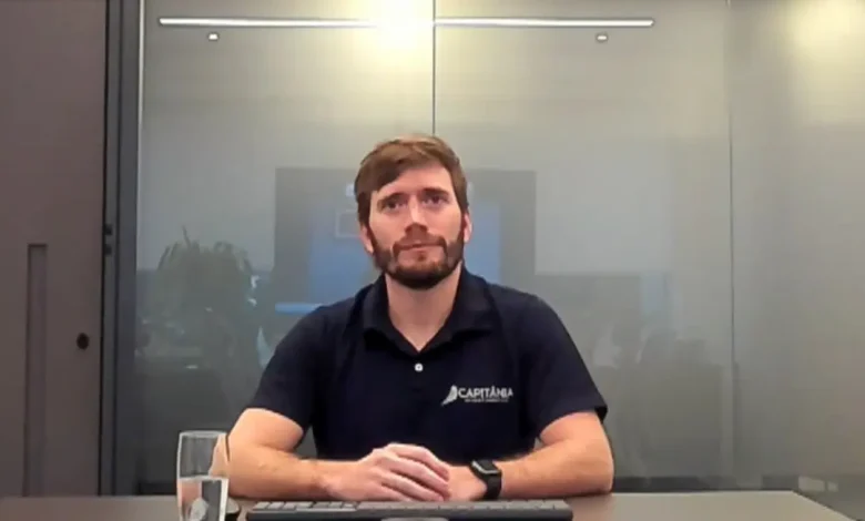 Capitânia Investimentos conquista primeiro lugar na categoria Melhor FI-Infra na Premiação Outliers InfoMoney 2025. Christopher Smith, gestor de crédito da casa, compartilha insights sobre oportunidades e estratégia da gestora no mercado de infraestrutura.