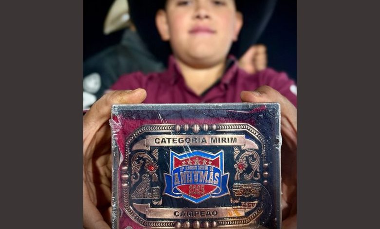 Jovem Competidor de Paraguaçu Paulista, João Vítor, Vence Rodeio Show de Anhumas na Categoria Mirim 1 Group 1 2