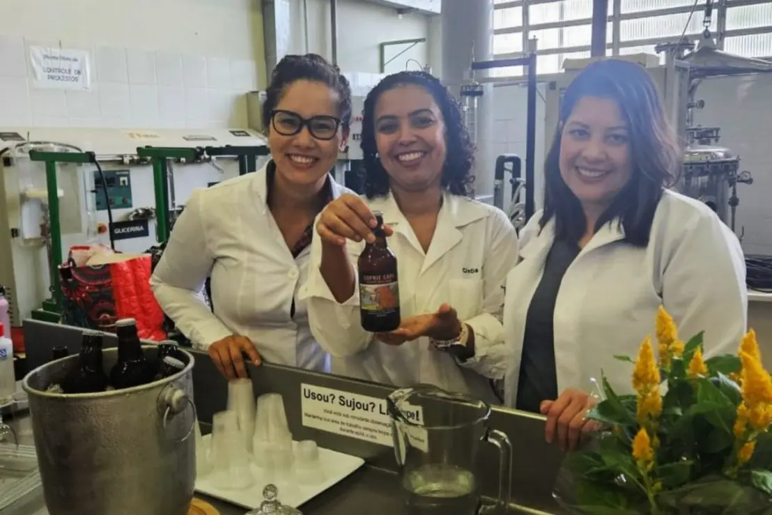Fatec Piracicaba celebra o Dia Internacional da Cerveja com cervejas artesanais inovadoras, usando soro de leite e cactos. Professores e alunos exploram ingredientes alternativos, valorizando subprodutos locais e impulsionando a economia regional.