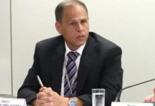 Ex-assessor de Alexandre de Moraes no TSE acusa ministro de perseguição política durante as eleições 2022. Tagliaferro denuncia censura à direita e afirma estar disposto a "durar" para derrubar o ministro.