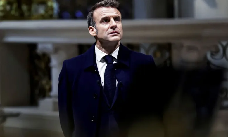 Emmanuel Macron alerta para o "desastre prestes a acontecer" no plano israelense para Gaza, condenando a expansão militar e apelando por uma solução diplomática para evitar consequências devastadoras para a população civil.