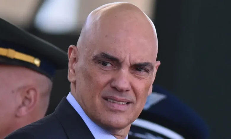 Rumble e Truth Social acusam Alexandre de Moraes de censura 1 STJ recebe notificação dos EUA sobre ação de Rumble e Truth Social contra ministro Alexandre de Moraes. Plataformas digital buscam responsabilizar o ministro por decisões consideradas "mordaça" e "censura".