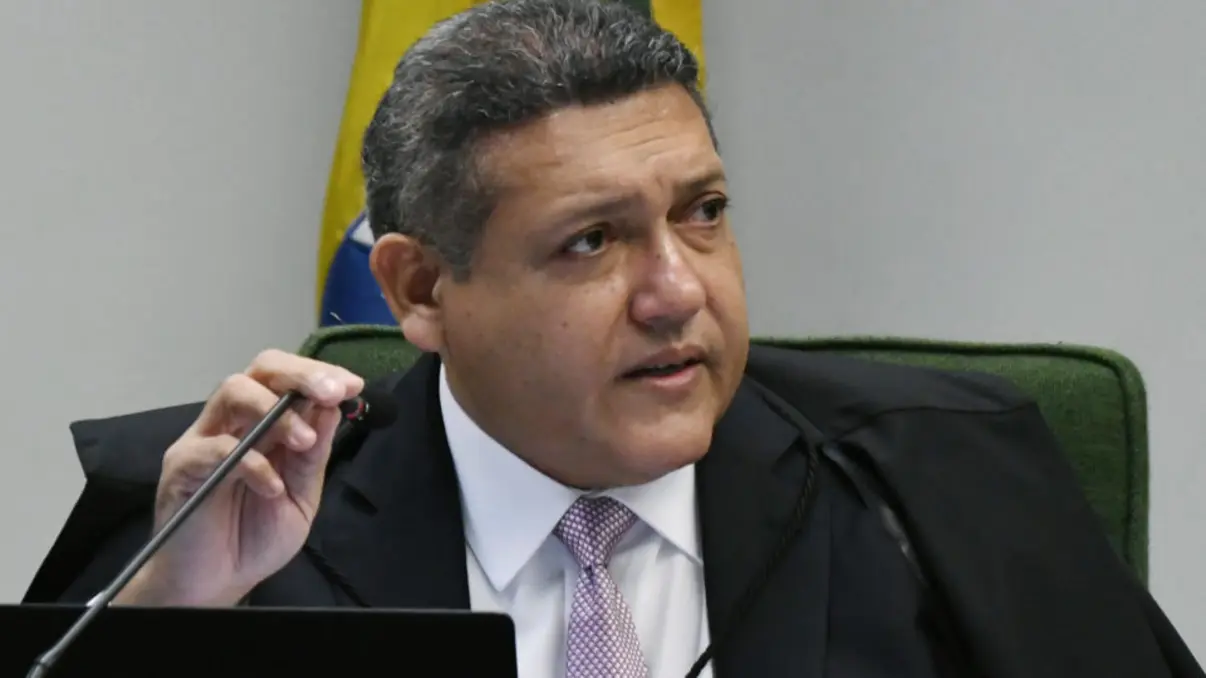 STF suspende julgamento sobre lei que proíbe participação de crianças em paradas LGBTQIA+ no Amazonas. Quatro ministros já votaram a favor da anulação da norma.