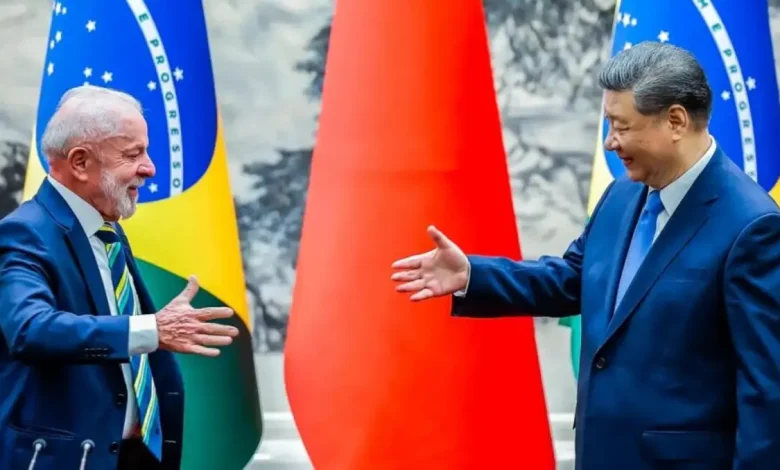 Brasil fortalece relações econômicas com Rússia e China. Memorandos abrem portas para colaboração em infraestrutura, meio ambiente e fóruns multilaterais como BRICS e G20.