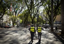 60% das cidades paulistas registraram zero homicídios no primeiro semestre de 2023, mostrando redução histórica de 33% em uma década. São Paulo caminha para um estado mais seguro com o esforço conjunto de autoridades e sociedade.