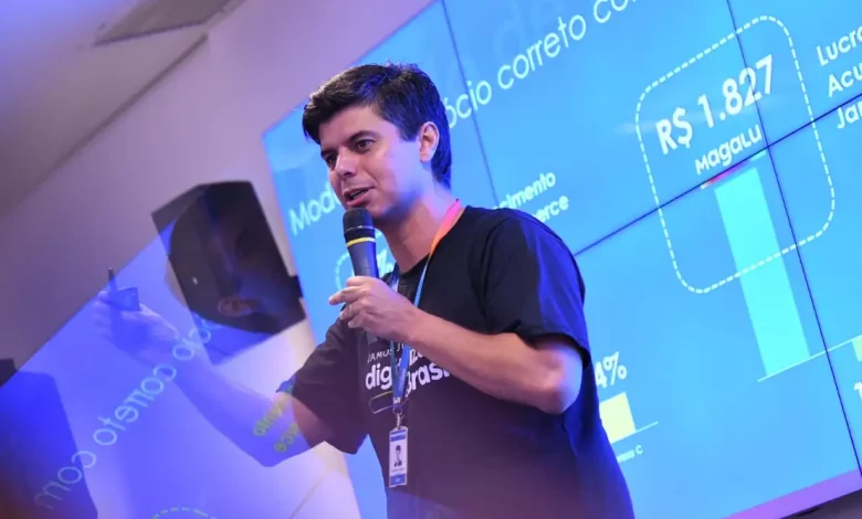 Magazine Luiza CEO Frederico Trajano destaca a importância de margens disciplinadas nos próximos 12 meses, considerando a alta Selic e o cenário econômico desafiador.
