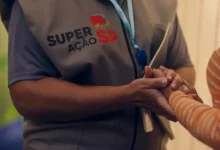15 municipios da RM de SP iniciam o programa SuperAção SP com R$ 110 milhões para combater a pobreza e promover inclusão produtiva. A iniciativa visa auxiliar famílias em situação de vulnerabilidade e gerar impactos positivos na vida de milhares de pessoas.