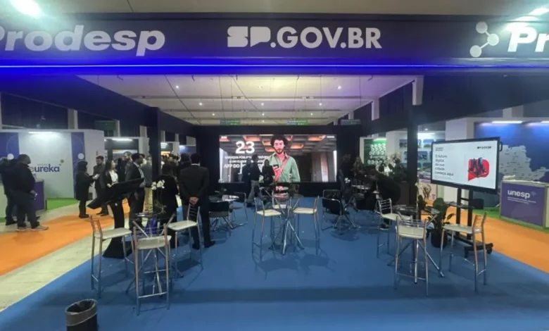 Poupatempo no 8º Conexidades em Holambra! 1 Poupatempo chega ao 8º Conexidades em Holambra! Experimente serviços digitais como emissão de documentos e pagamento de taxas no totem interativo. Novidade no app facilitará ainda mais seu acesso.