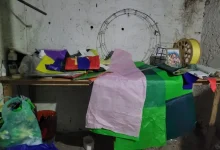 Polícia Ambiental fecha duas fábricas clandestinas de balões na zona leste de SP. 88 balões apreendidos e R$ 900 mil em multas aplicadas por descumprimento de normas ambientais e de segurança.