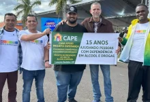 Em Lençóis Paulista, formatura do "Caminho da Capacitação" celebrou superação de alunos em reabilitação. Relatos inspiradores de transformações e recomeços marcaram a cerimônia, que simboliza um futuro promissor para os participantes.