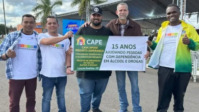 Em Lençóis Paulista, formatura do "Caminho da Capacitação" celebrou superação de alunos em reabilitação. Relatos inspiradores de transformações e recomeços marcaram a cerimônia, que simboliza um futuro promissor para os participantes.