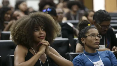 Última chance! Estudantes aprovados no FIES 2025 têm até sexta-feira, às 23h59, para confirmar informações. Confira o resultado no site acessounico.mec.gov.br. Lista de espera para convocação entre 5 de agosto e 19 de setembro. Mais de 74 mil vagas!