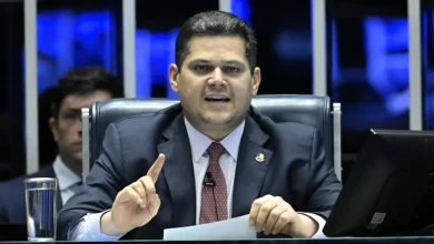 Brasil e Israel em crise diplomática sem precedentes. Decisão do governo brasileiro de abandonar a IHRA gerou forte repercussão internacional e críticas de líderes judaicos e organizações internacionais.